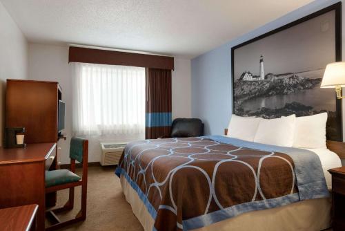 Super 8 Portland/Westbrook Area