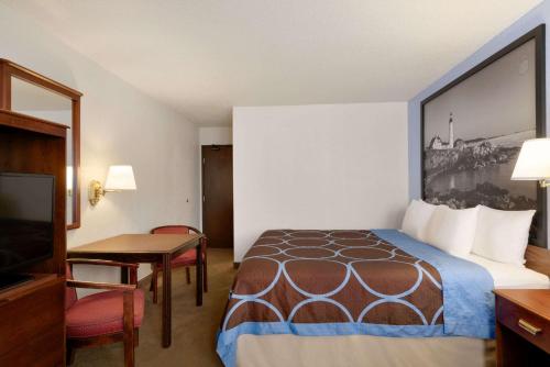 Super 8 Portland/Westbrook Area