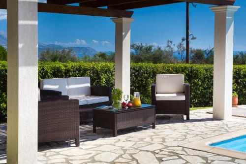  Kleismata Villa Sleeps 6 Pool WiFi in Klísmata