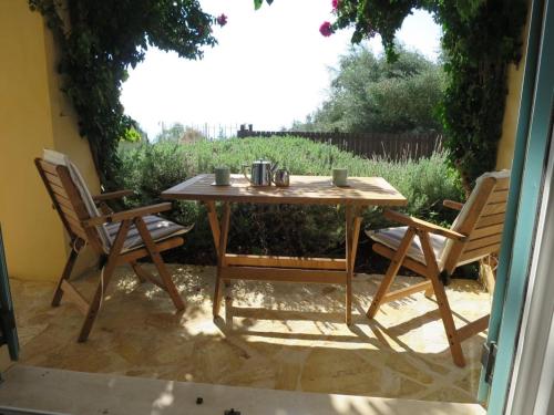  Nisaki Villa Sleeps 6 Pool WiFi in Nisaki