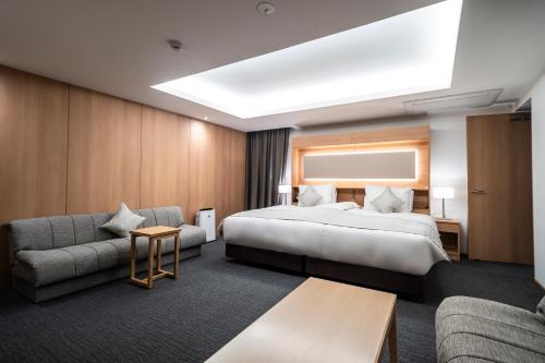 Kyoto Shijo Takakura Hotel Grandereverie