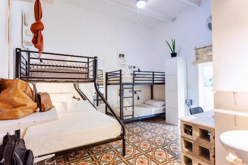 Granny's Inn - Hostel Room Type - Family Room with Balcony