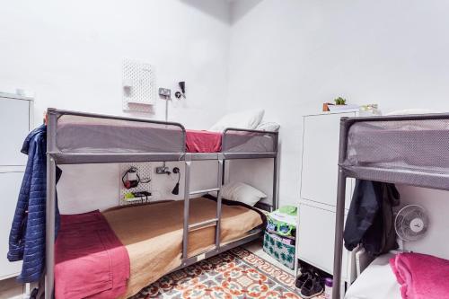 Granny's Inn - Hostel Room Type - Bed in 6-Bed Mixed Dormitory Room