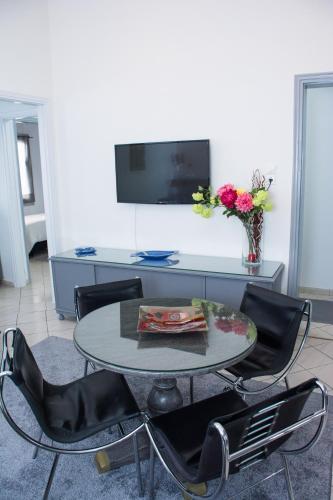  Pearl place,120m² private house (3-bedrooms) in Piräus