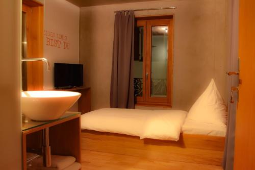 Haus 12 Zimmer Hotel Stuttgart Deals Photos Reviews