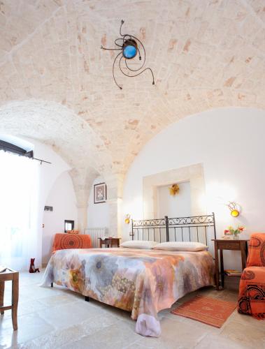 Santo Stefano Santo Stefano is a popular choice amongst travelers in Putignano, whether exploring or just passing through. Featuring a complete list of amenities, guests will find their stay at the property a comfo