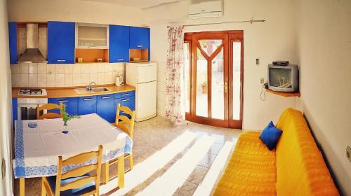 Apartments by the sea Povlja Brac - 14399 - image 7
