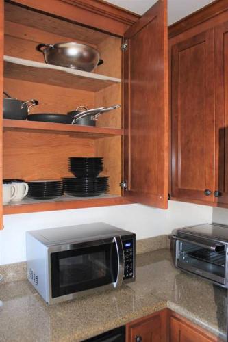 Luxury 3 BR House Near SF, SFO, CalTrain, BART and Free Parking
