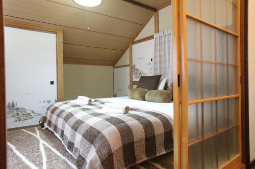 3 bedrooms, 5 beds