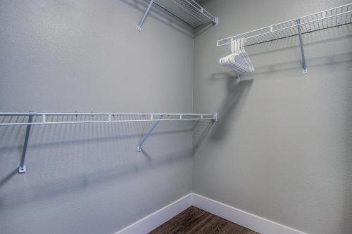 The Westwood Apartment 2 Bedroom 2Bath - image 5