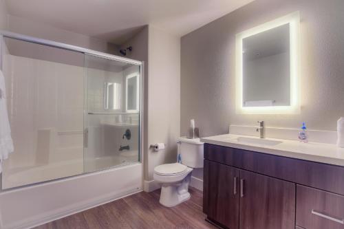 The Westwood Apartment 2 Bedroom 2Bath - image 7