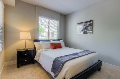 The Westwood Apartment 2 Bedroom 2Bath - image 8