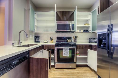 The Westwood Apartment 2 Bedroom 2Bath - image 12