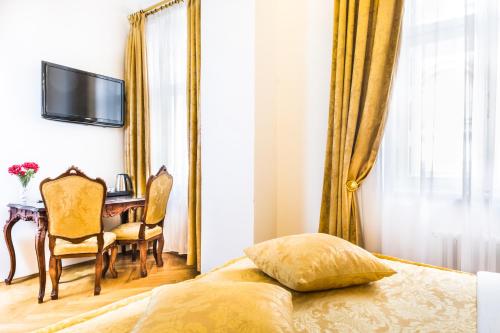 Charles Bridge Palace - image 6