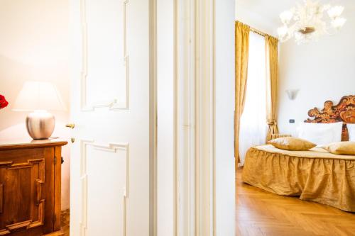 Charles Bridge Palace - image 5