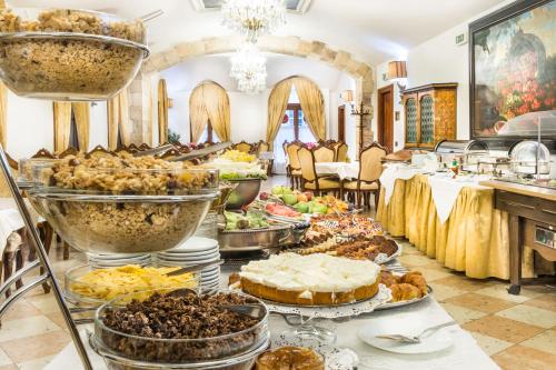 Charles Bridge Palace - image 8