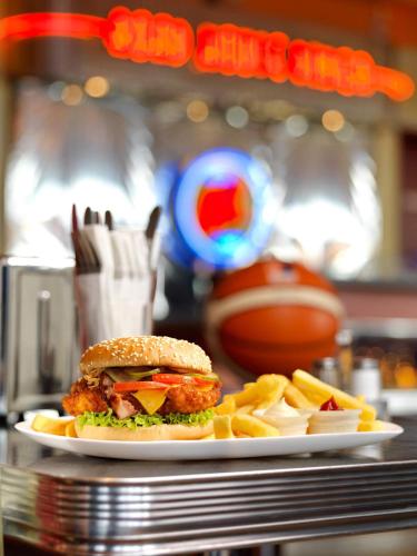 Road House Hotel - image 12