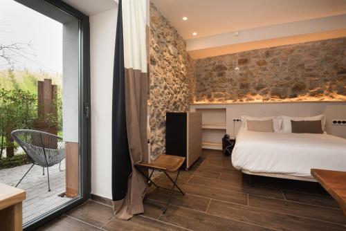 Hotel Rural Sagarlore Ideally located in the Astigarraga area, Hotel Sagar Lore promises a relaxing and wonderful visit. Both business travelers and tourists can enjoy the propertys facilities and services. Service-minded