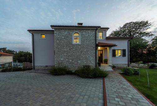 Modern Villa Vesna with Private Pool