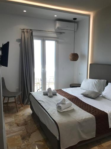 Standard Double Room with Sea Caldera Volcano View image 10