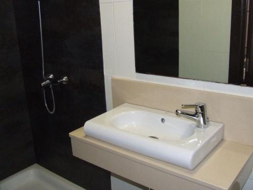 Hostal Larios Room Type - Double or Twin Room Hostal Larios Room Type - Double or Twin Room