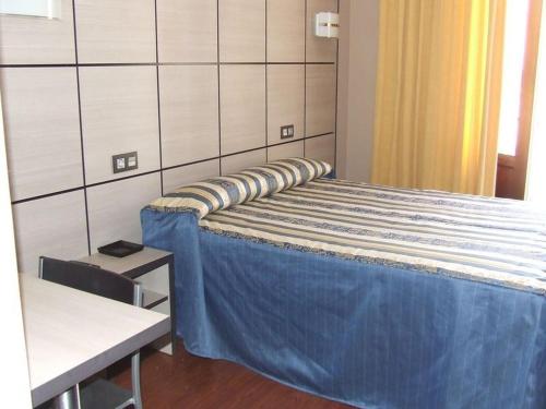 Hostal Larios Room Type - Double o Twin Room with Extra Bed
