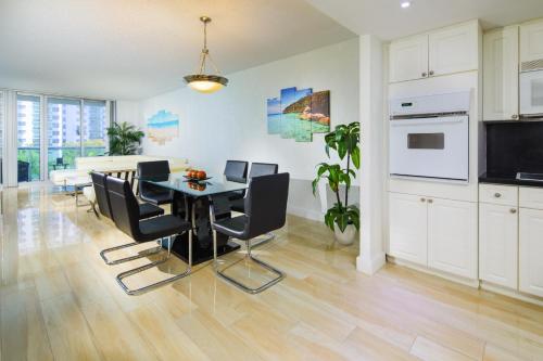 Ocean Reserve Luxury Suites Sunny Isles Beach in Spiaggia Golden Beach