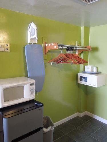Seahawk Motel - image 9