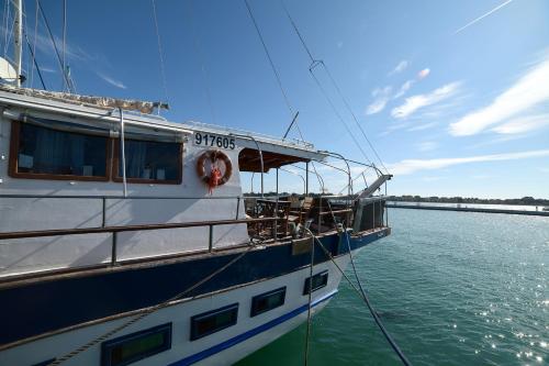 Venezia Boat & Breakfast Caicco Freedom
