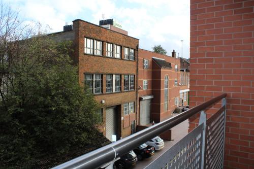Empire Serviced Apartments - image 3