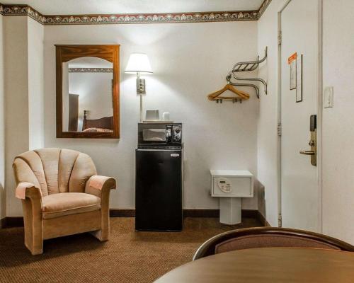 Econo Lodge Frackville - image 5