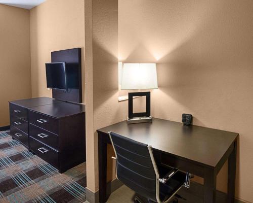 Comfort Suites Houston West At Clay Road - image 8