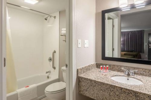 Econo Lodge East Ridge - Chattanooga - image 10