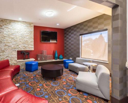 Econo Lodge Inn & Suites East Houston I-10 in Houston, USA