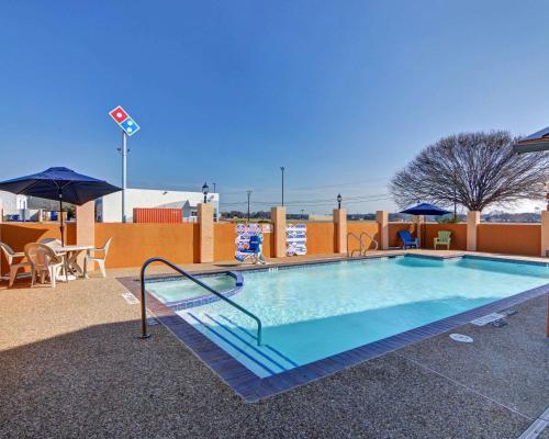 Quality Inn - image 3