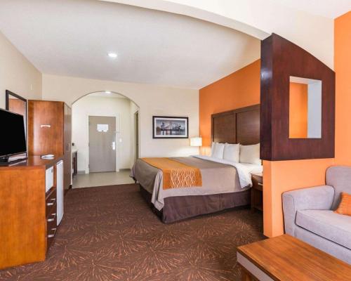 Econo Lodge Inn & Suites East Houston I-10