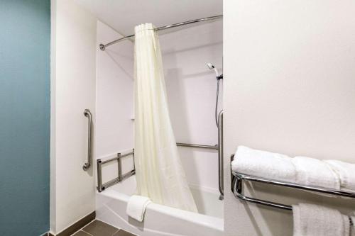 Sleep Inn & Suites - Bryan - image 2