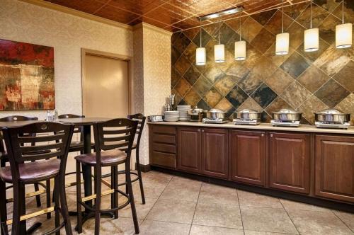 Copeland Tower Suites An Ascend Hotel Collection Member – Metairie, LA
