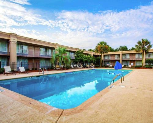 Clarion Inn & Suites Dothan South