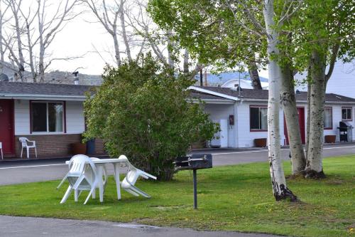 Silver Maple Inn and The Cain House Country Suites