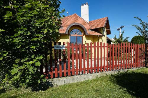 Pihenőkereszt Panzió - image 12