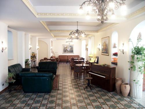 Pubi/sohvabaar, Hotel delle Palme in Letojanni