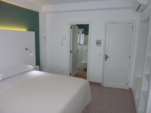 Hotel Sa Roqueta Can Picafort - image 4