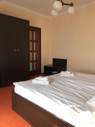 Double or Twin Room with Balcony image 4