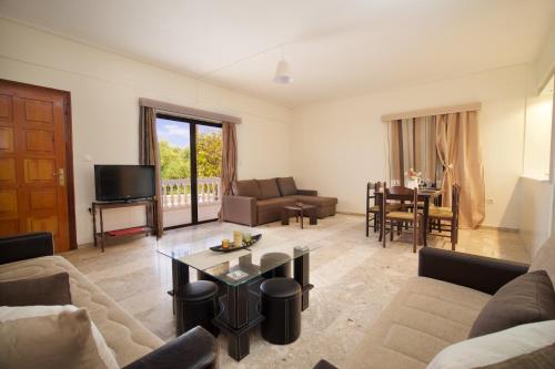  Makis home in 28100 Peratáta