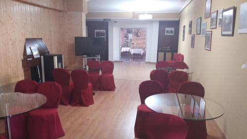 Koplietošanas atpūtas telpa ar TV, Hotel Corona de Castilla in Villares de la Reina