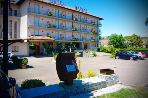 Hotel Marina – Cavaglià, NY