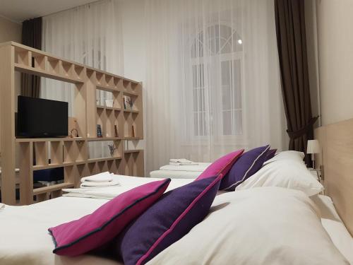 Hotel Story - image 4