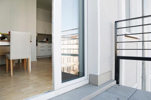 SC 01 by ROCKCHAIR Apartments l SUPERHOST Status l 2 Bedrooms Boxspringbeds Balcony Elevator - Cozy Family & Business Flair welcomes you!, Berlin (Foto 10)