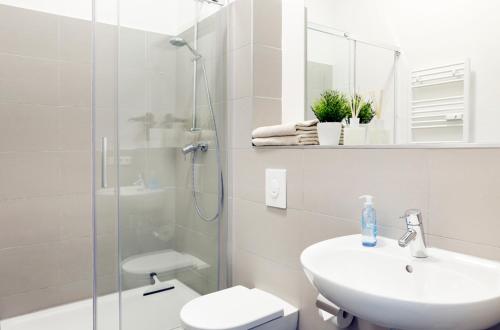 SC 01 by ROCKCHAIR Apartments l SUPERHOST Status l 2 Bedrooms Boxspringbeds Balcony Elevator - Cozy Family & Business Flair welcomes you!, Berlin (Foto 8)